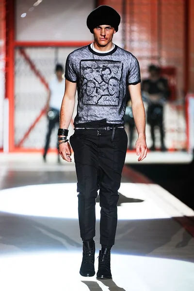 Look 12